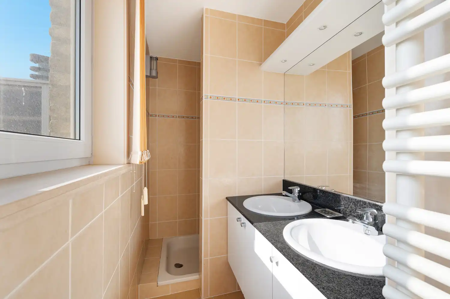 Exclusief duplexappartement met riant zonneterras en panoramisch zeezicht aan het Heldenplein foto 14