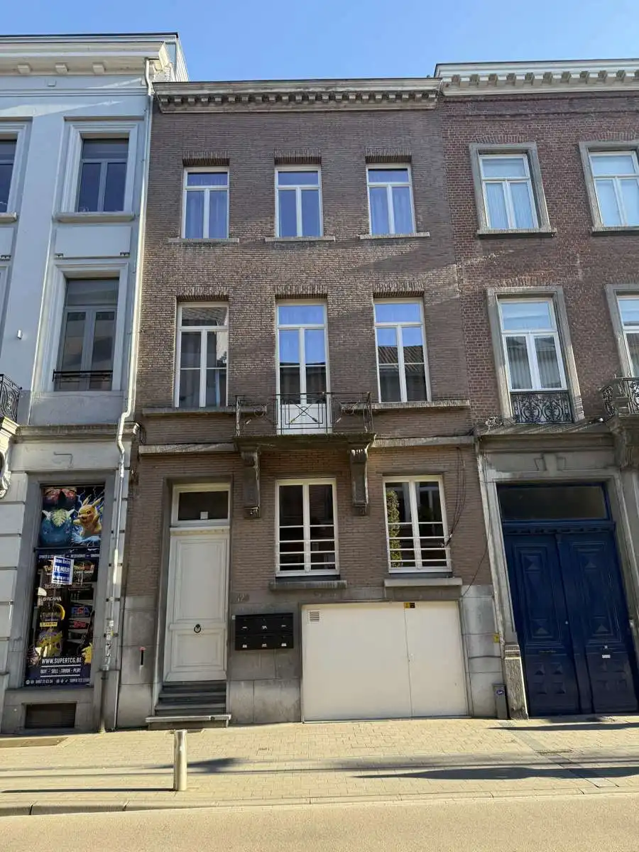 Volledig gerenoveerde studio op uitstekende locatie te huur foto 9