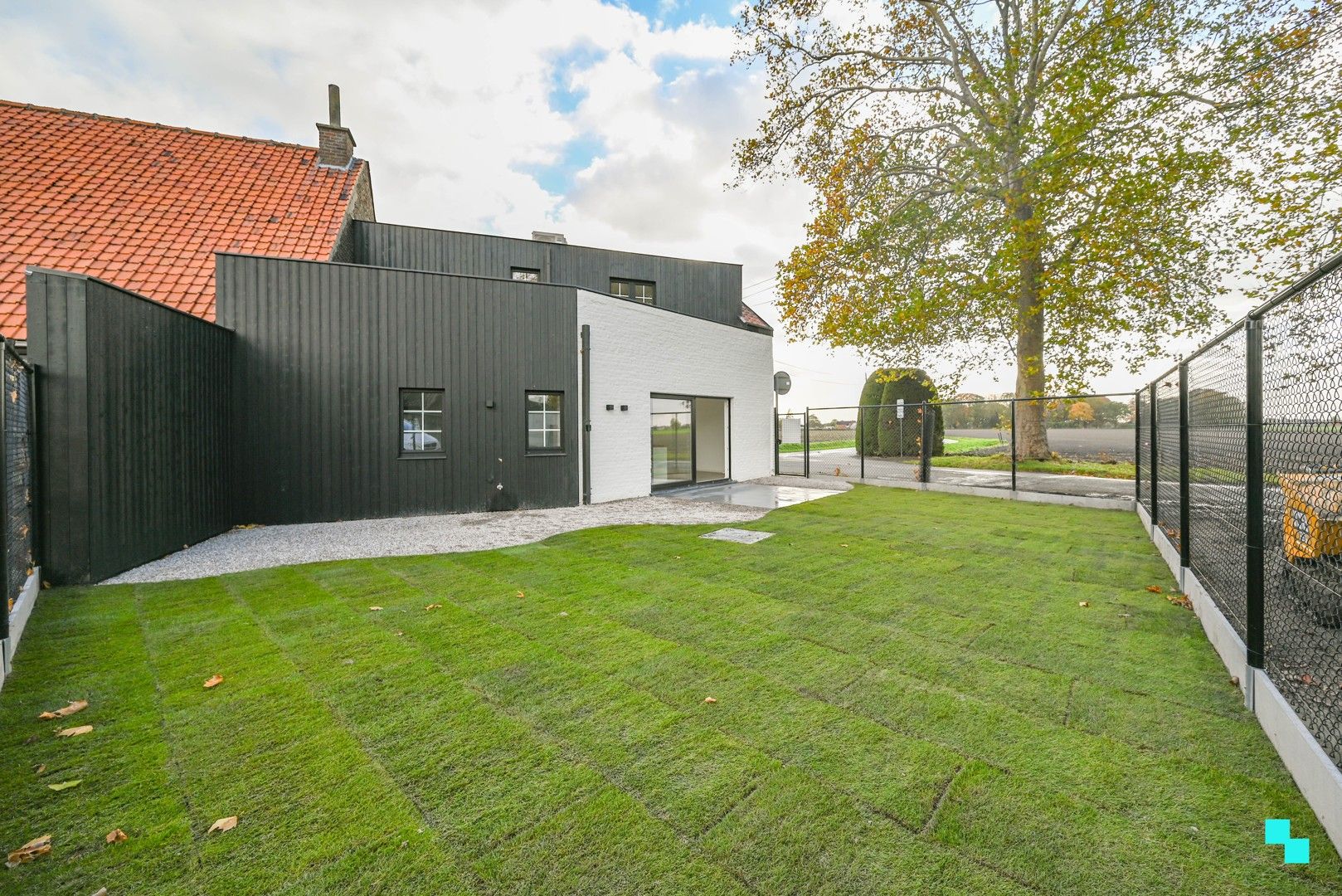 Volledig gerenoveerde woning met zicht op de velden foto 30