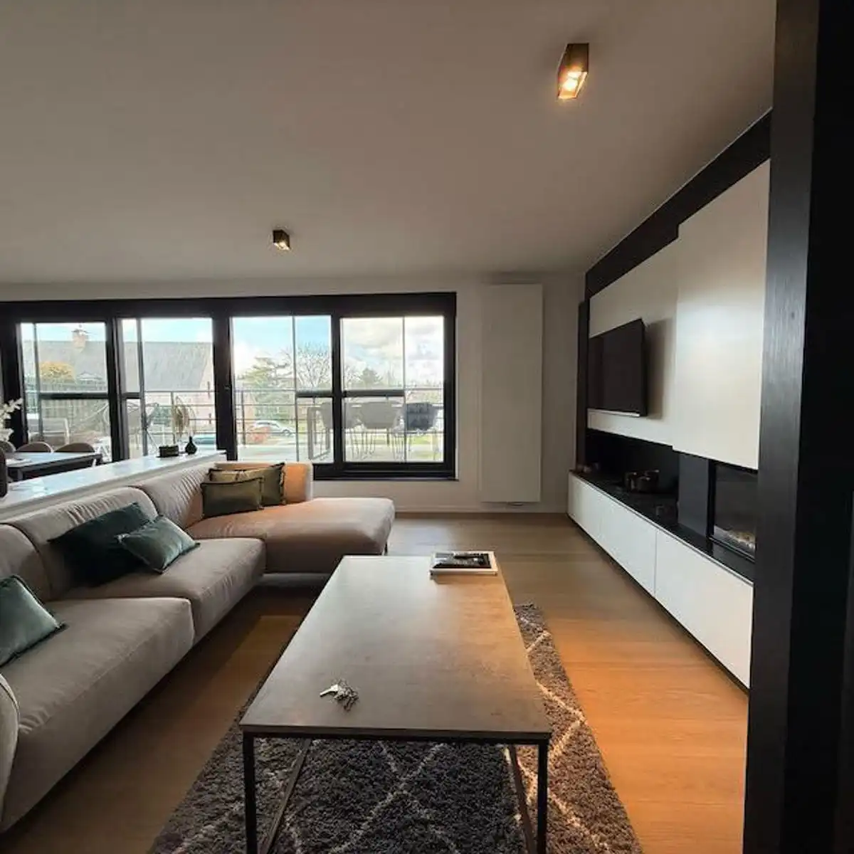 Luxueus appartement met riant terras en autostaanplaats foto {{pictureIndex}}