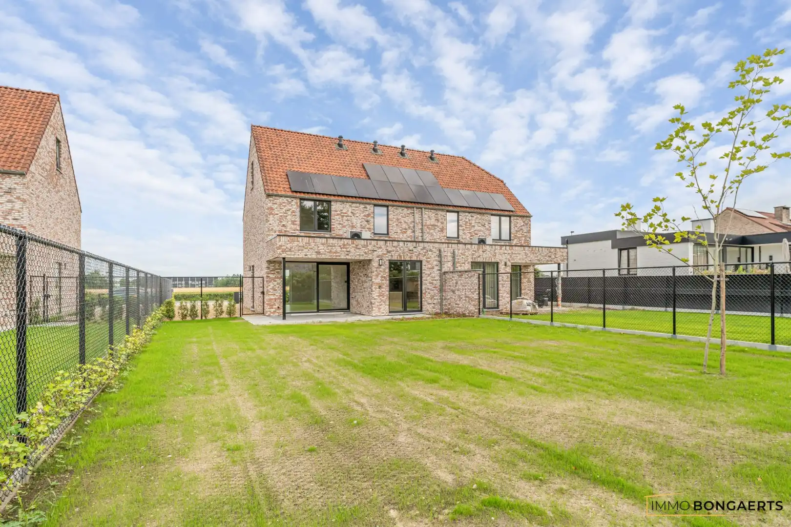 Volledig afgewerkte nieuwbouwwoning met 4 slaapkamers. foto 2