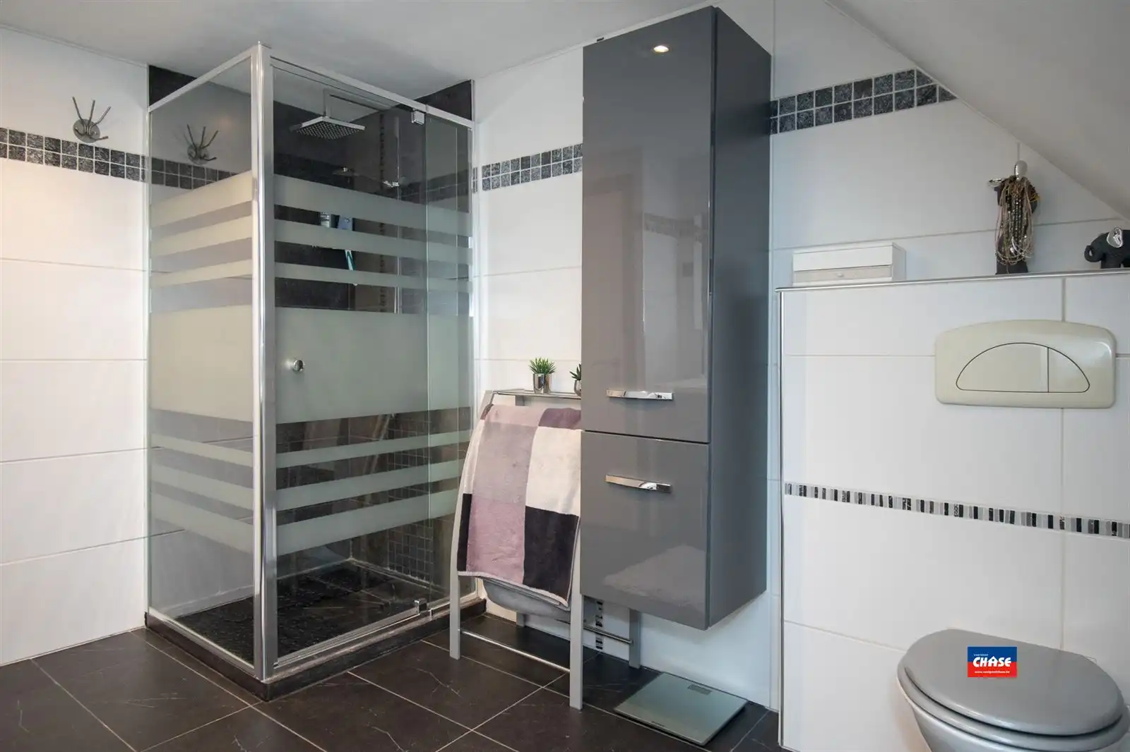 Gezellige rijwoning met twee slaapkamers en mooie tuin foto 9