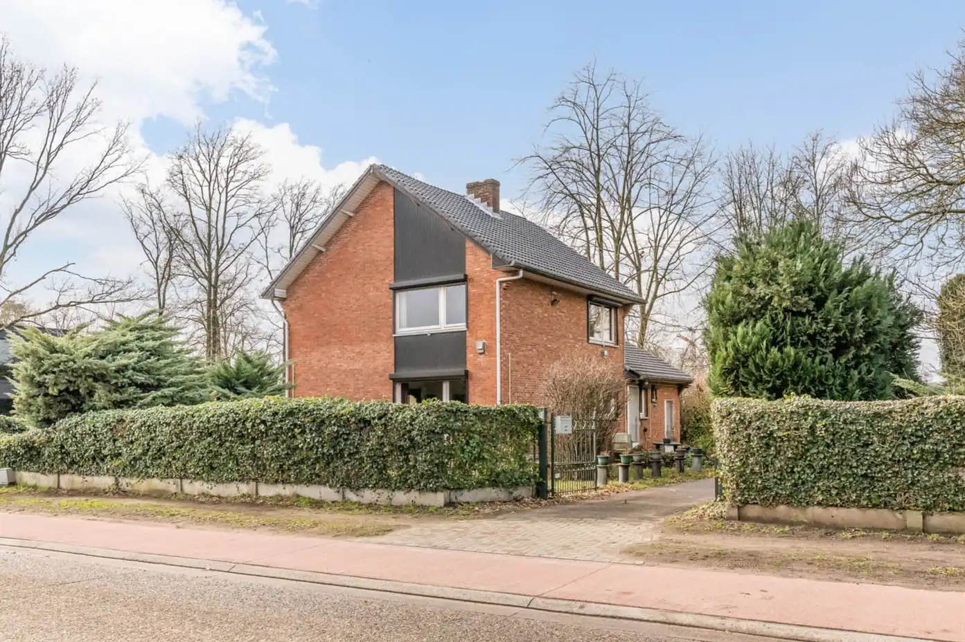 Hoofdfoto van de publicatie: Vrijstaande gezinswoning met 3 slaapkamers nabij het centrum van Leopoldsburg