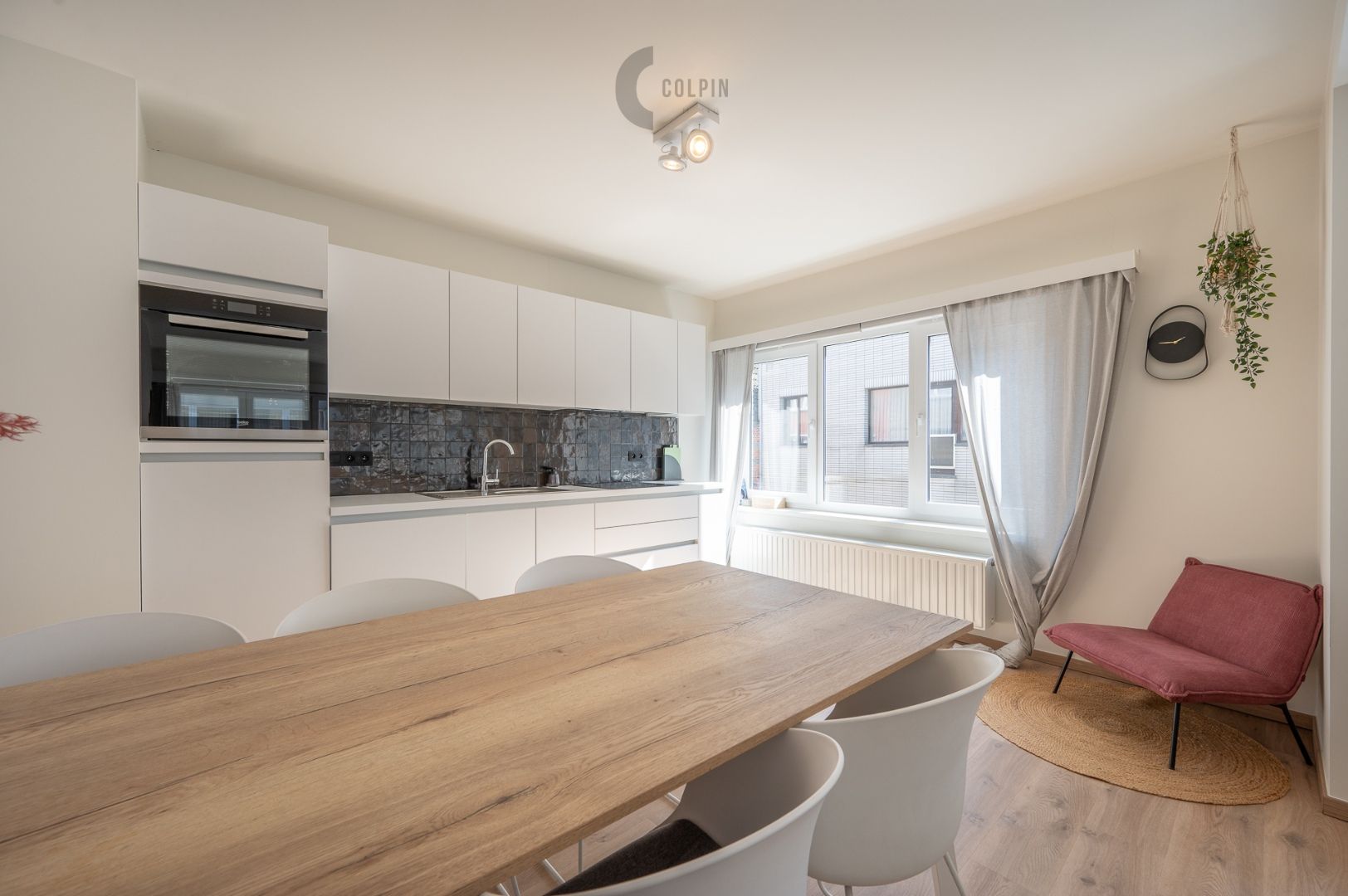 Gerenoveerd hoekappartement vlakbij het Heldenplein foto 5