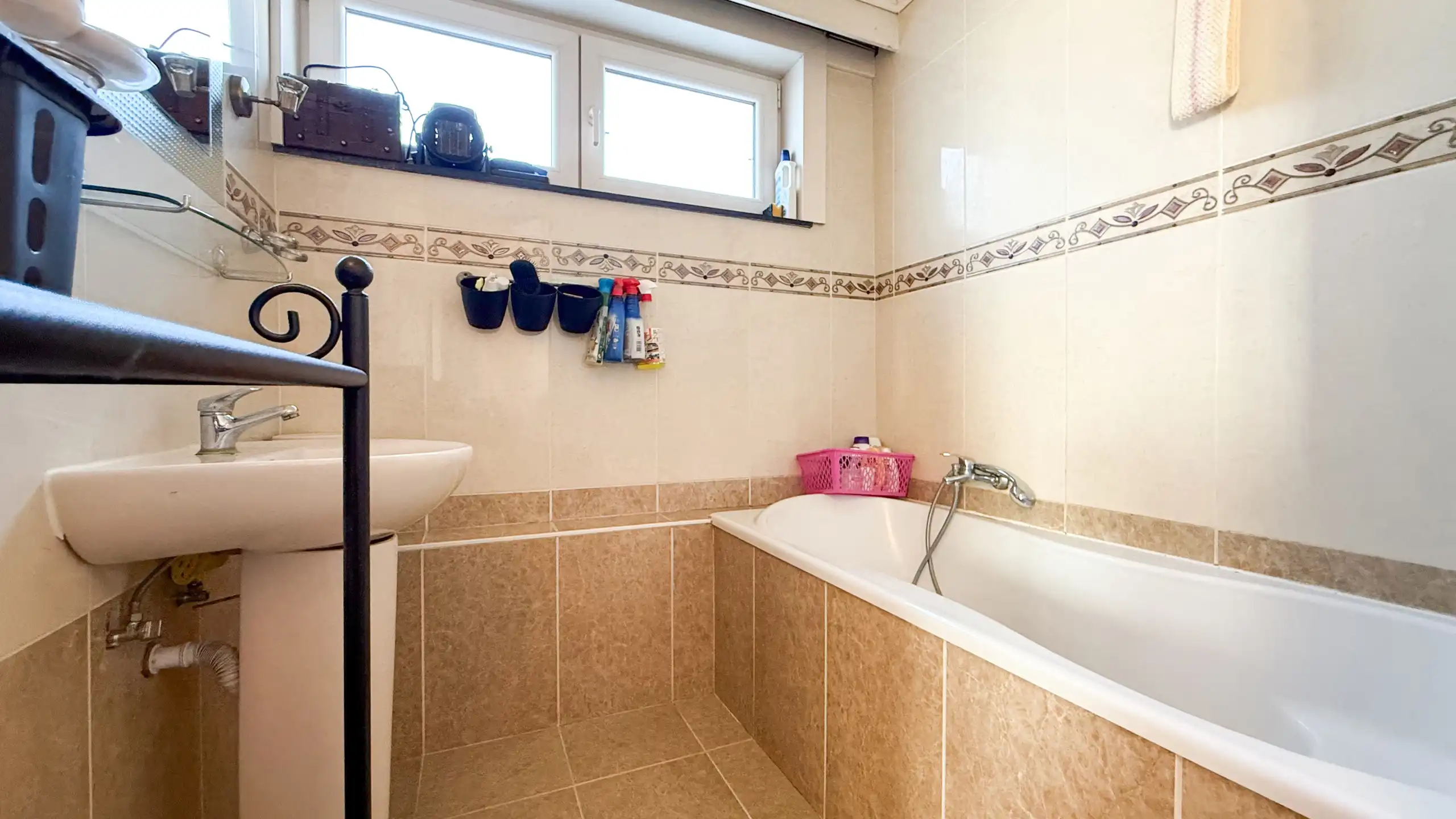 Moderne en gezellige woning met 5 slpkmrs en zonnepanelen! foto 20