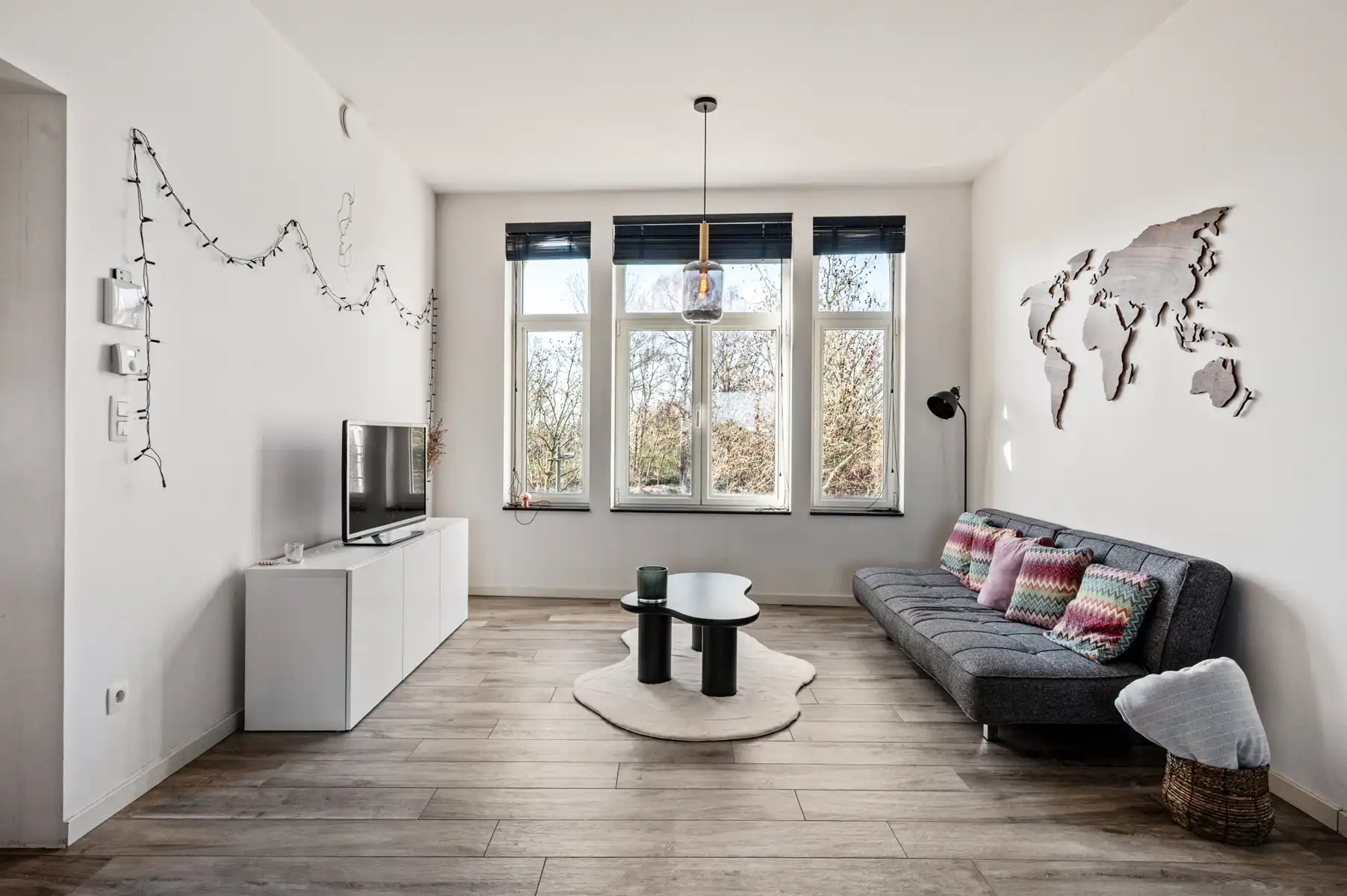 Lichtrijk appartement met terras in statig karakterpand foto 13