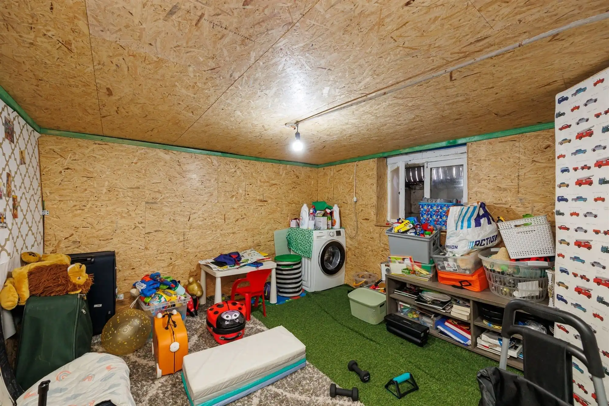 Huis met drie slaapkamers en leuke stadstuin.  foto 23