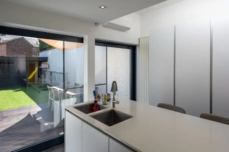 Moderne lumineuze, energiezuinige woning, instapklaar, mooie tuin! foto 8