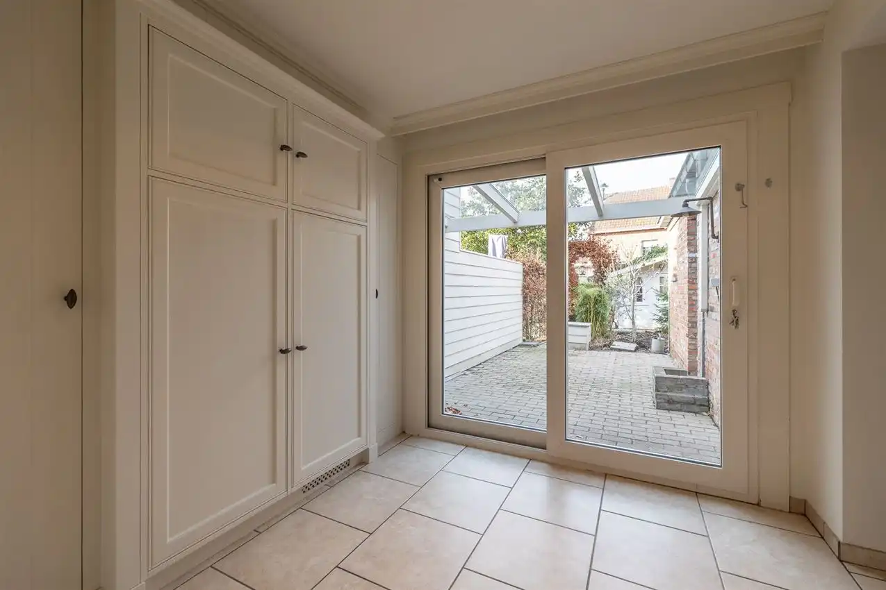 Stadswoning met drie slpk en tuintje op gunstige locatie foto 9