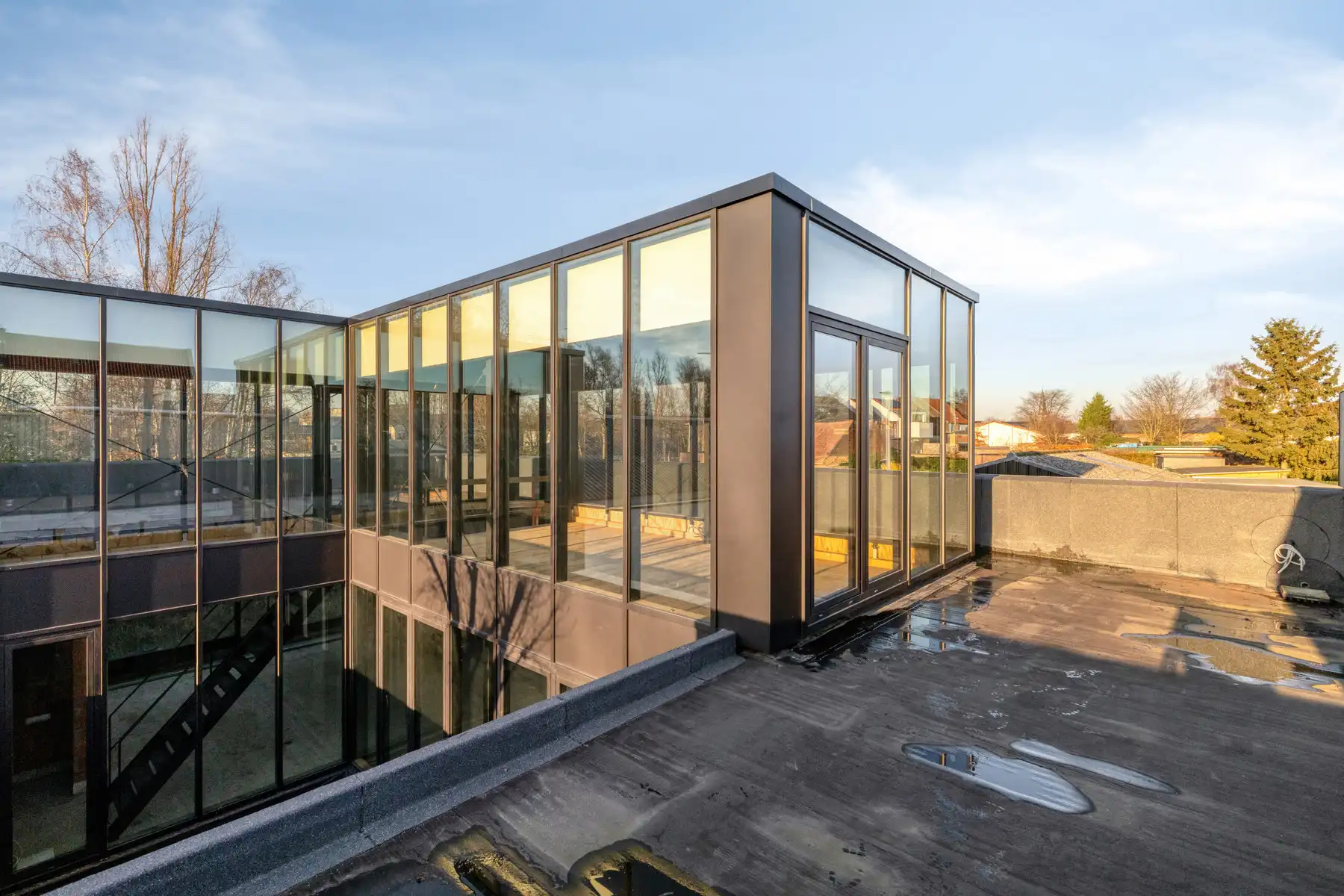 Casco af te werken woning met achterliggend magazijn. foto 12