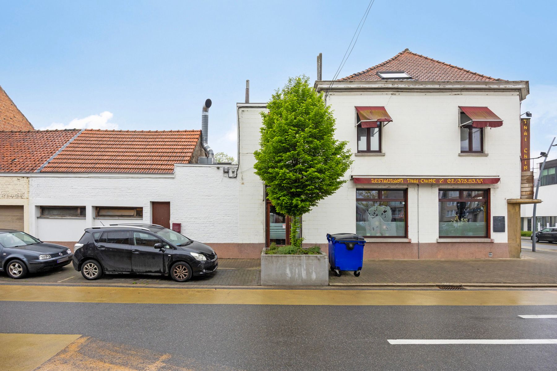 Uniek gelegen handelspand met woning foto 3
