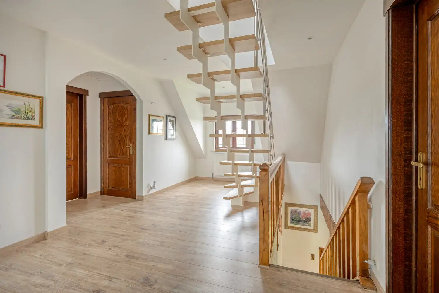 Statige en uitzonderlijk ruime woning op prachtig perceel met uniek groen uitzicht foto 10