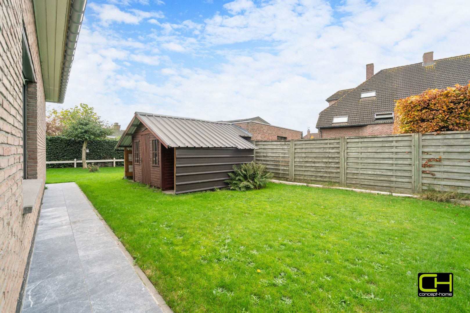 Goed onderhouden bungalow met 3 slaapkamers en bureau foto 7