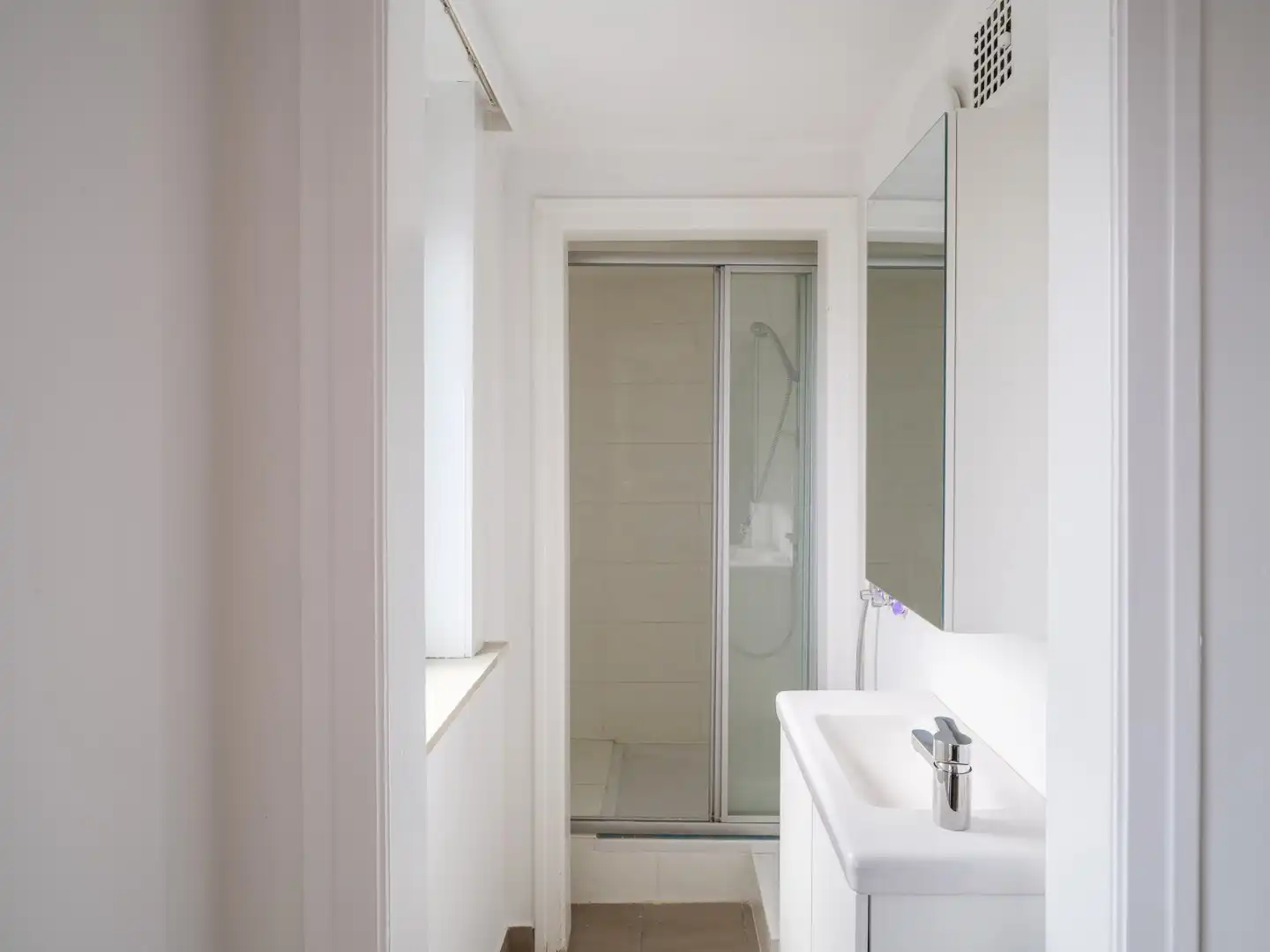 Instapklaar appartement met ruim terras in Wetteren foto 10