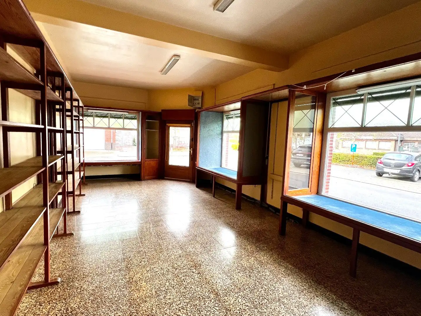 Ruime hoekwoning met handelsruimte en tal van mogelijkheden! foto 22