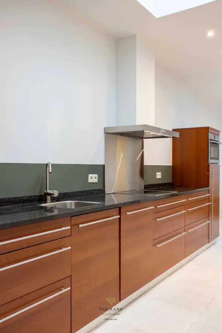 Prachtige gerenoveerde woning met 3 slaapkamers en tuin foto 20