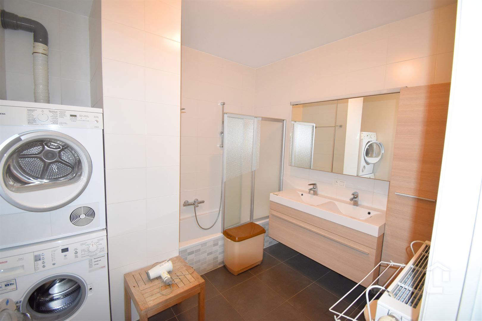 Ruim, recent gelijkvloers appartement in centrum Sint-Denijs-Westerm foto 8