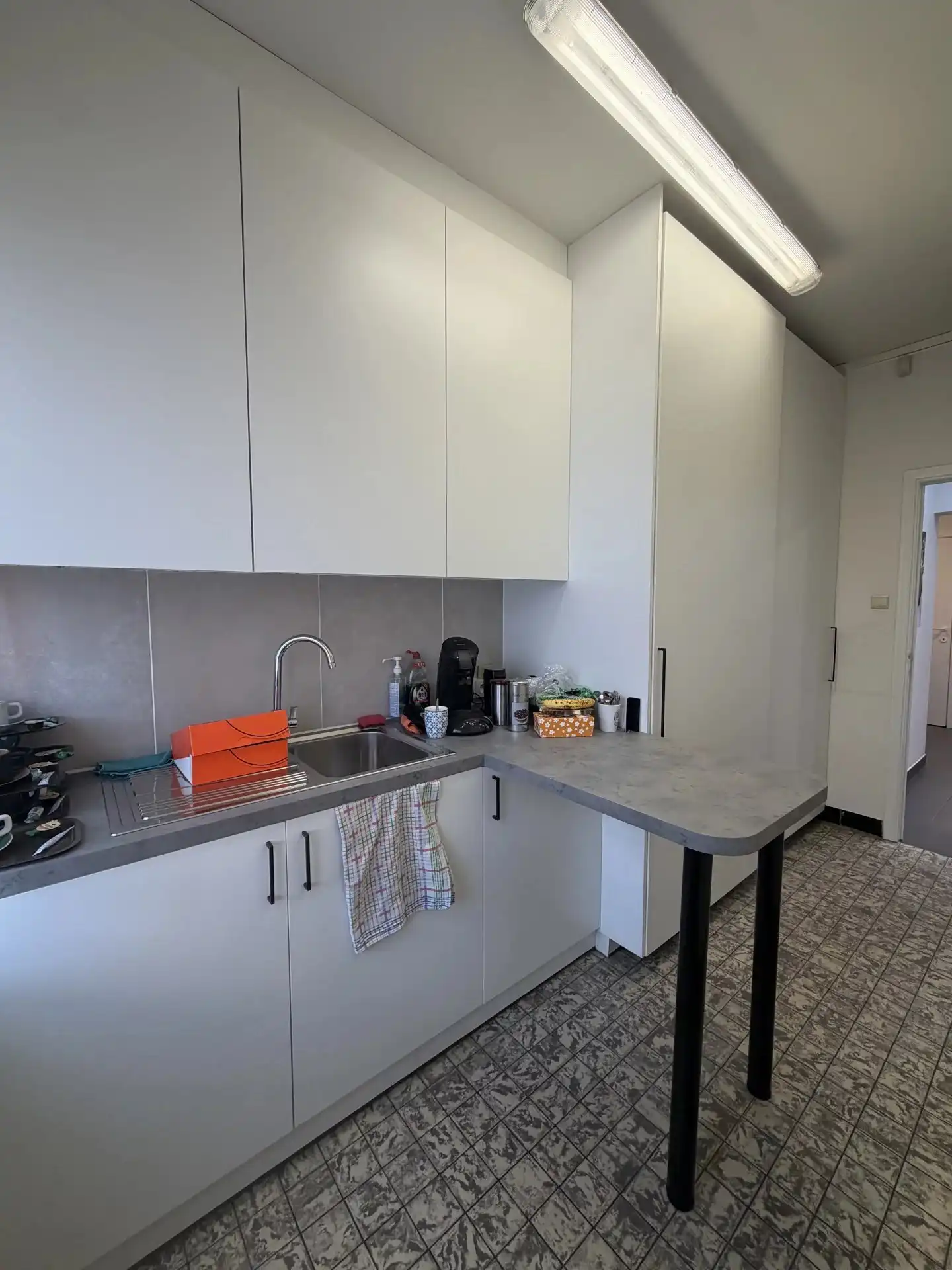 Ruim handelspand op toplocatie in Koersel centrum foto 17