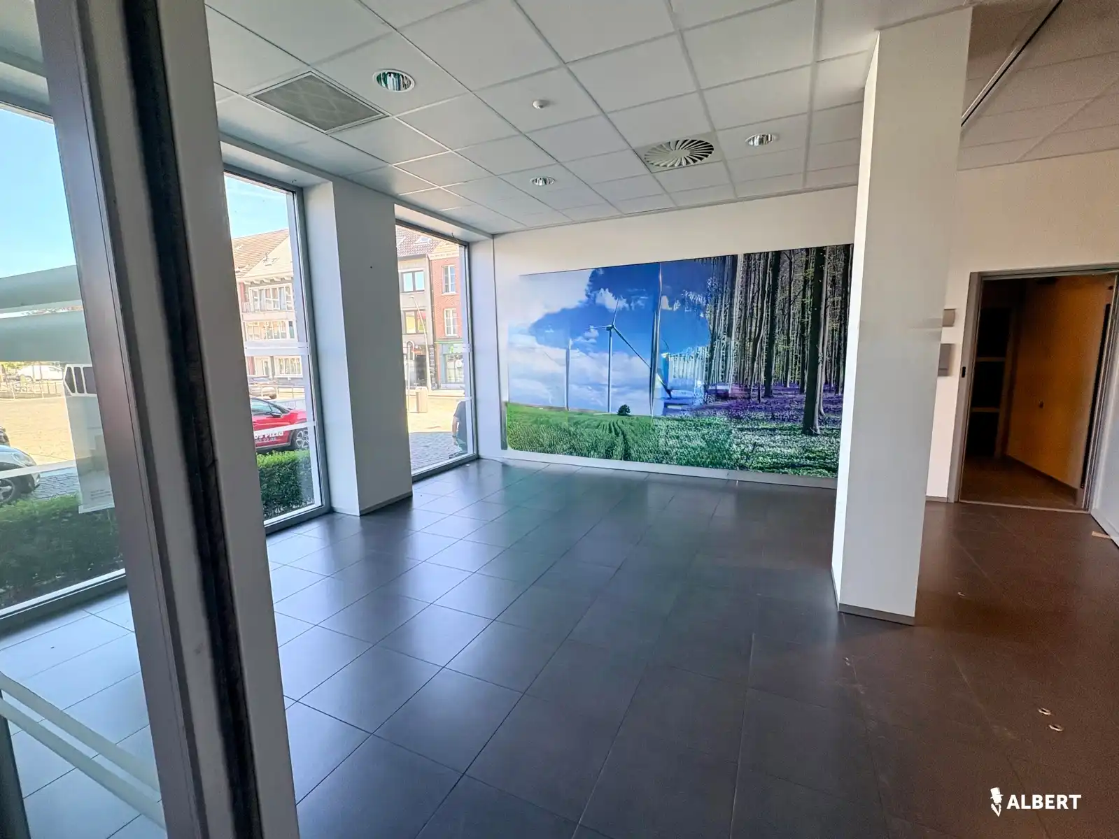 Lichtrijk handelspand van 497m2 op toplocatie! foto 6