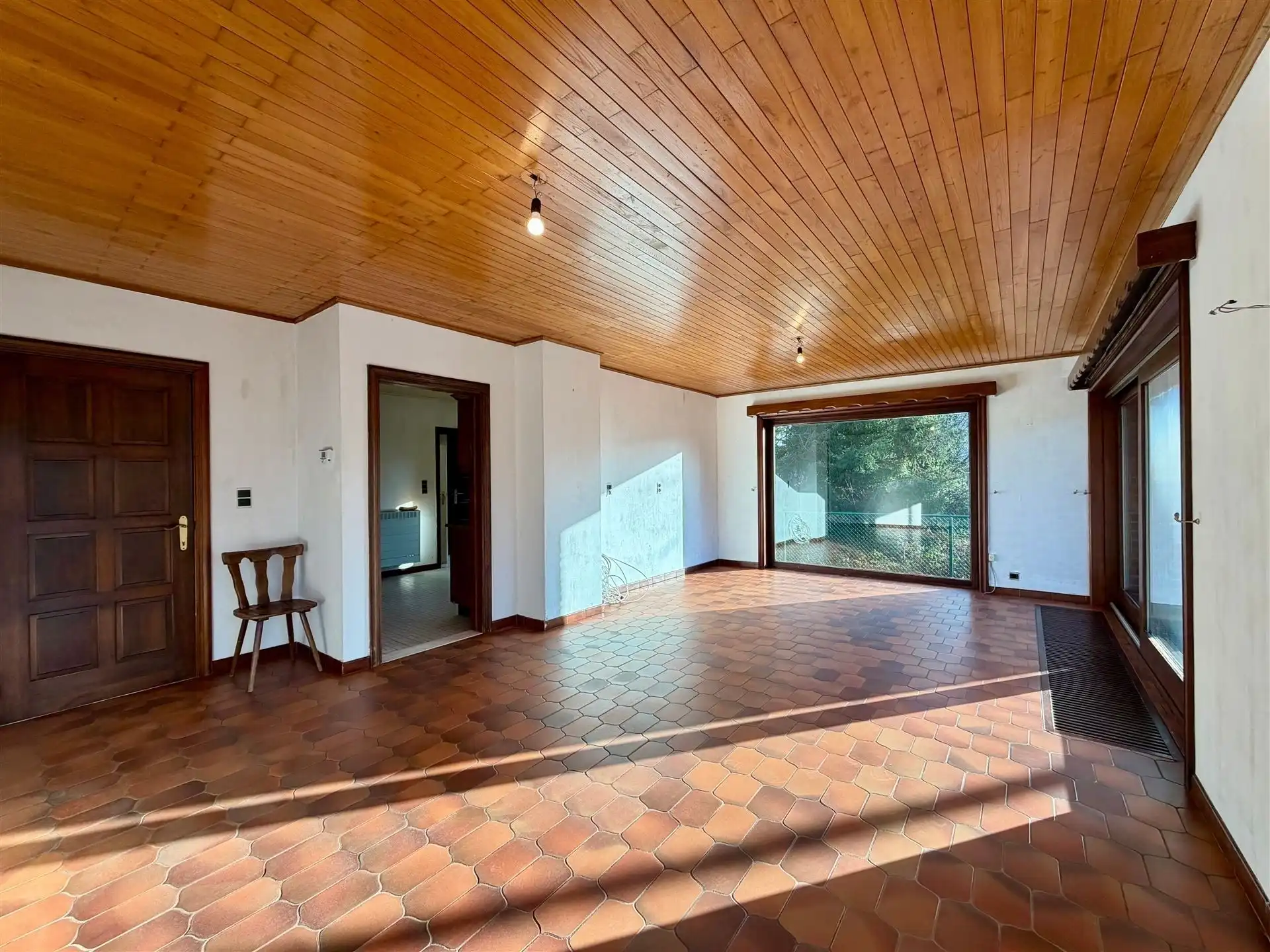 Ruime gezinswoning met 5 slaapkamers foto 6