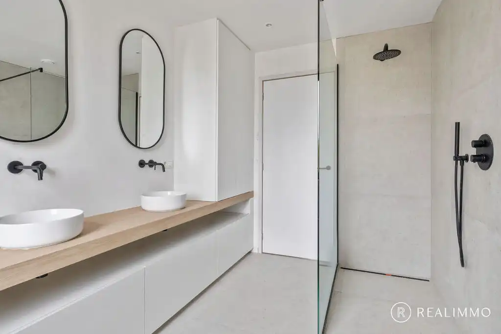 Instapklaar & stijlvol wonen met aangelegde tuin, oprit én terras! foto 12