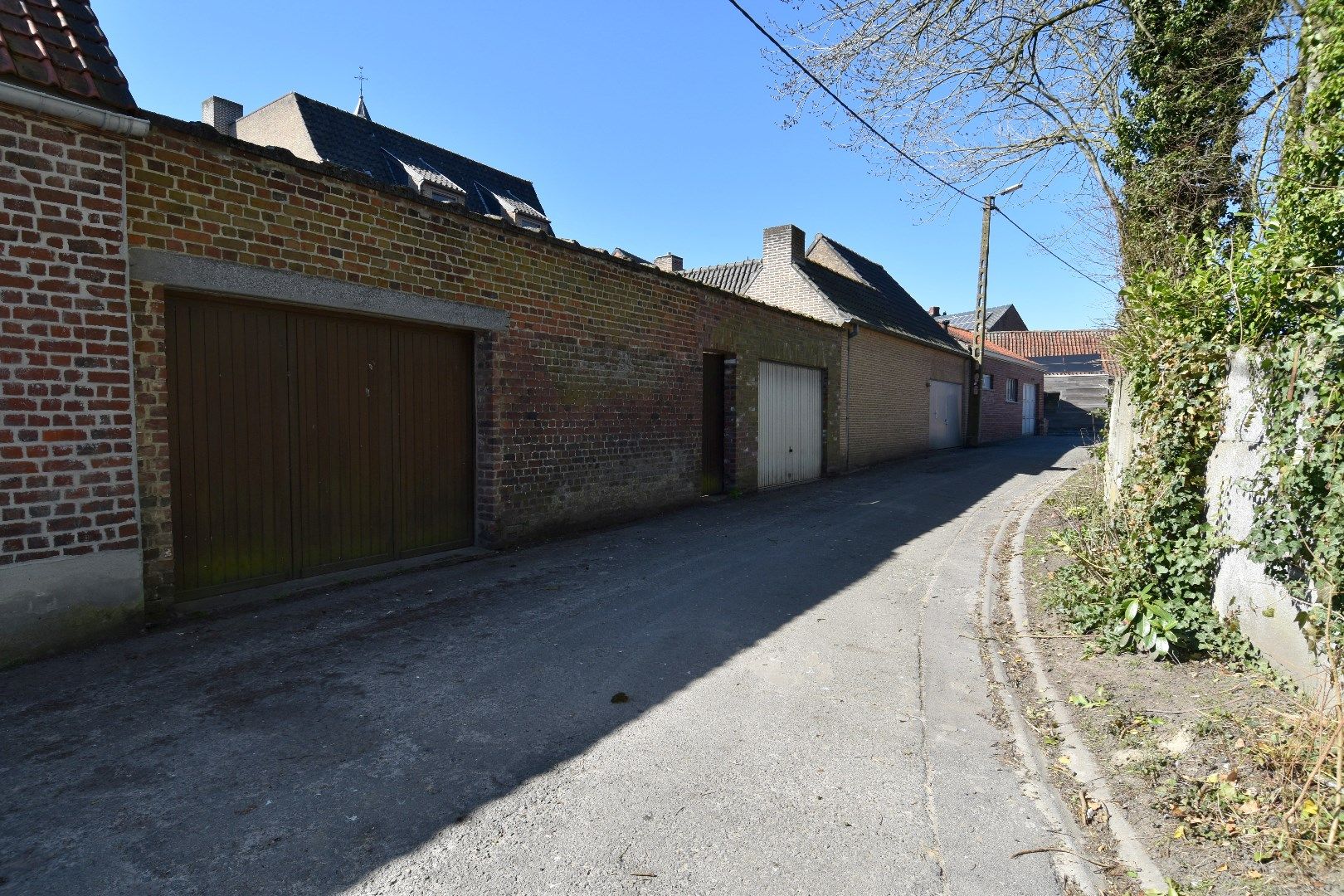 Karaktervolle burgerwoning met 3 slaapkamers, 2 garages en een mooi stukje tuin te koop in Rollegem foto 23