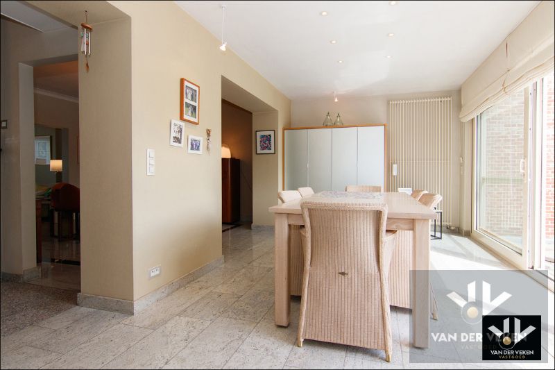 STIJLVOLLE HOB MET MODERN COMFORT EN ZWEMBAD foto 13
