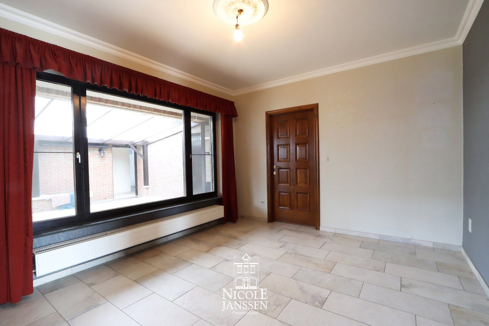 Ruime gezinswoning met studio foto 9