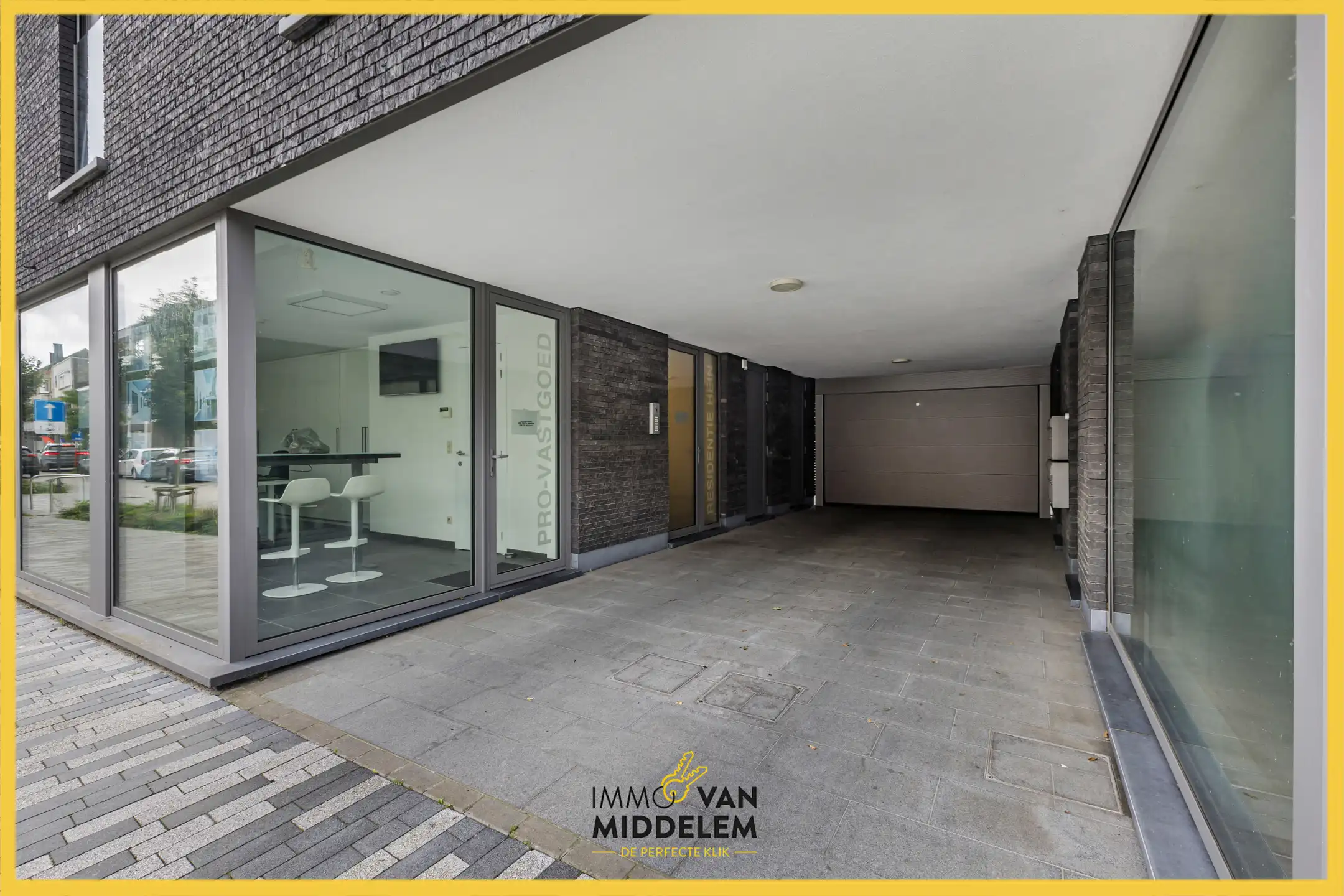 INSTAPKLAAR APPARTEMENT MET 2 SLPKS, 2 TERRASSEN EN GARAGE foto 18