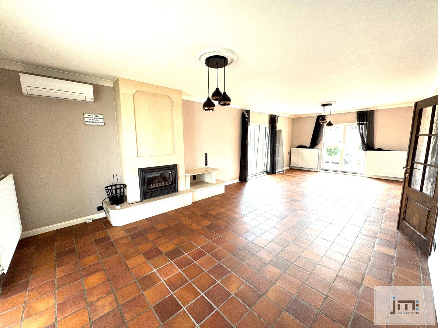 Ruime open bebouwing met tuin en garage foto 2