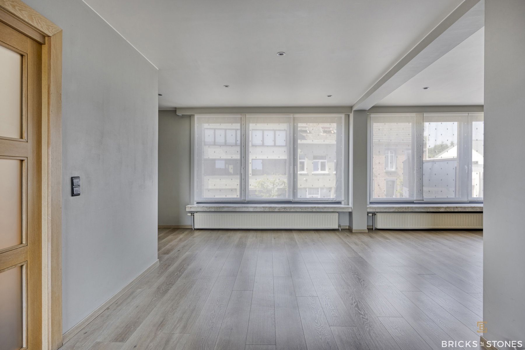 Instapklare woning met riante handelsruimte! foto 5