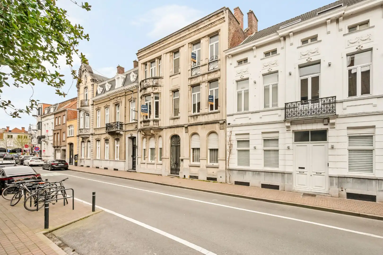 Hoofdfoto van de publicatie: Prachtig herenhuis met 7 slaapkamers in het centrum van Roeselare