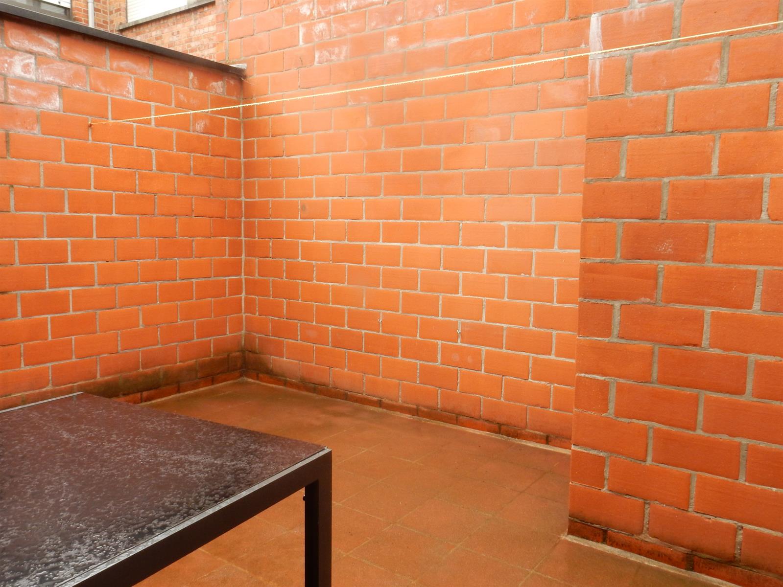 Gelijkvloers  éénslaapkamerappartement met koertje in de directe nabijheid van winkels, scholen en op wandelafstand van het station.  foto 8