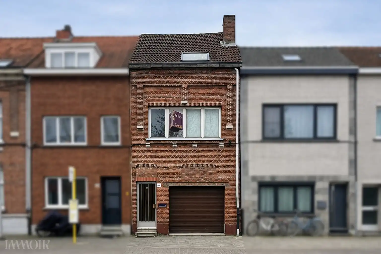 Hoofdfoto van de publicatie: Te renoveren belétagewoning met veel potentieel in Merksem.