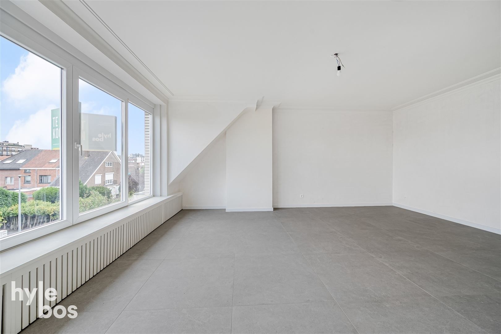 Gerenoveerd appartement met garage in gezellige woonwijk foto 3