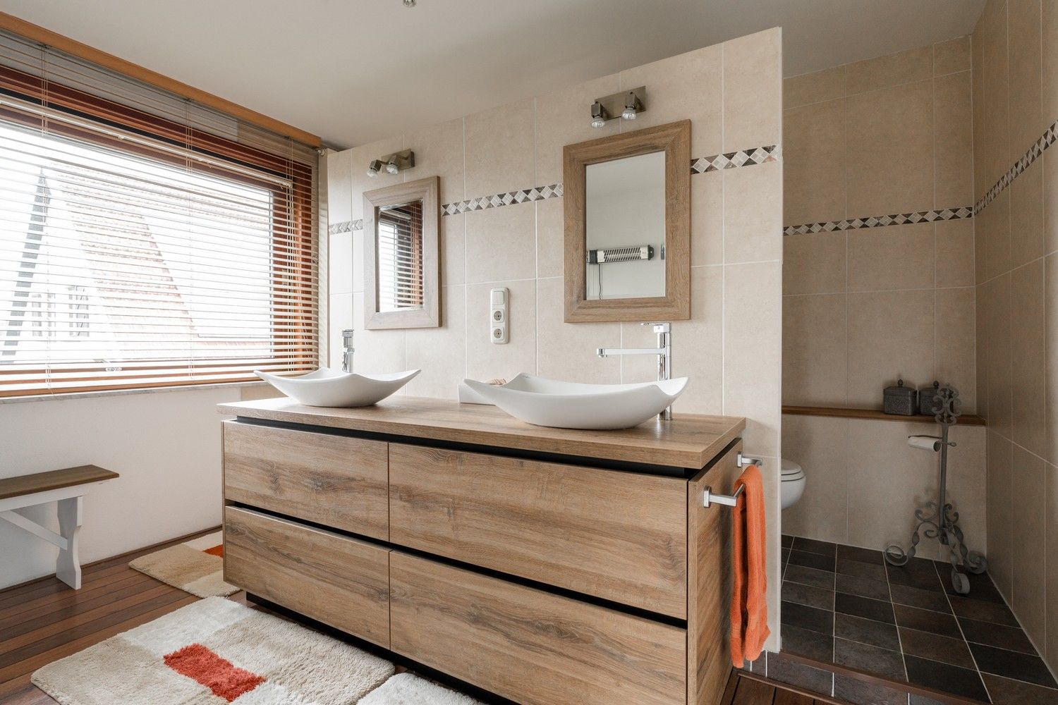 Vrijstaande woning met prachtig uitzicht op weilanden, rustige ligging nabij de Nederlandse grens! foto 27