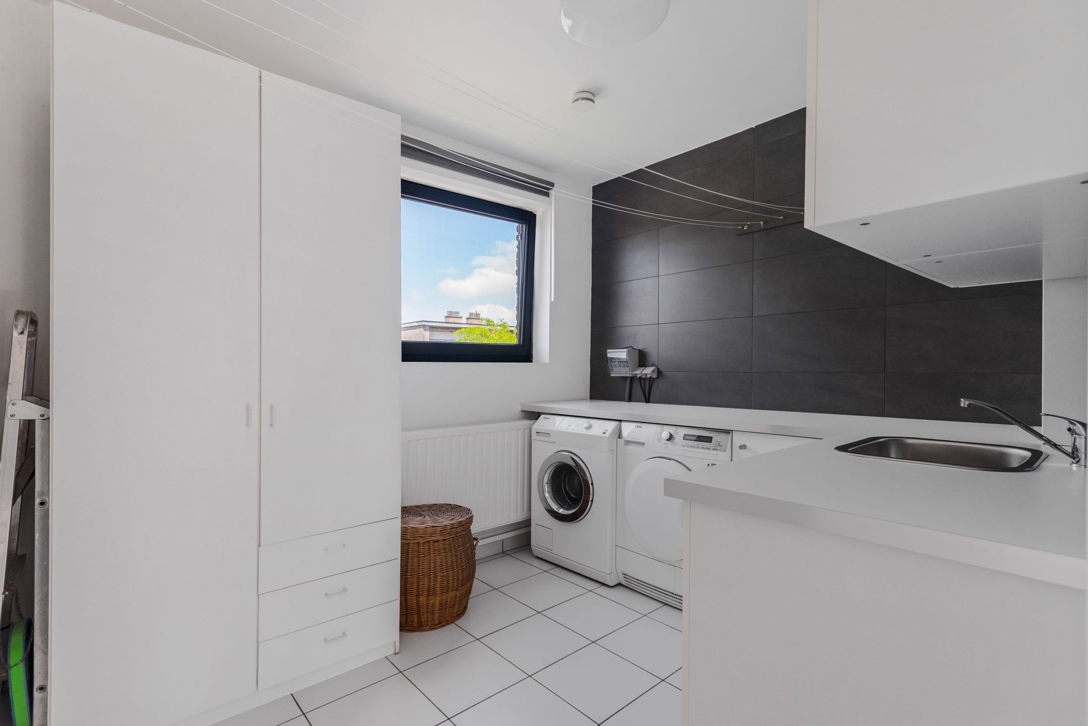 Ruime halfopen woning met schitterende tuin! foto 15
