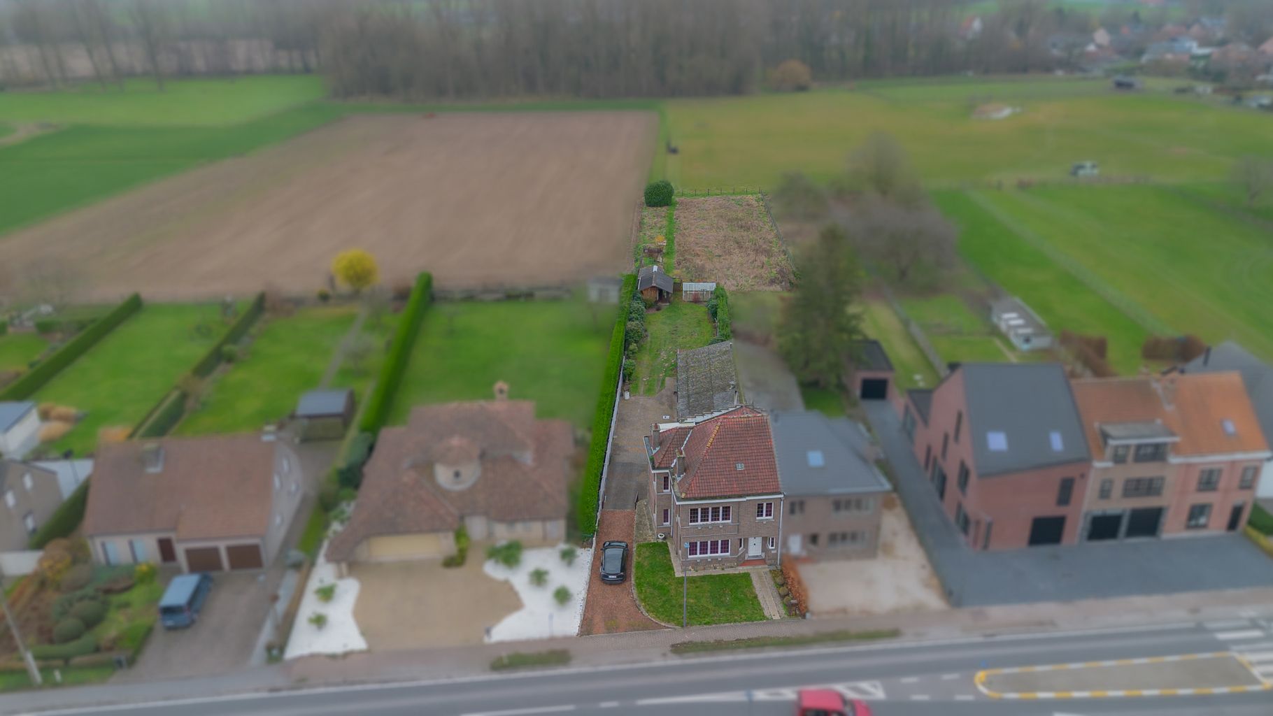 Ruime te renoveren gezinswoning met 4 slpks! foto 19