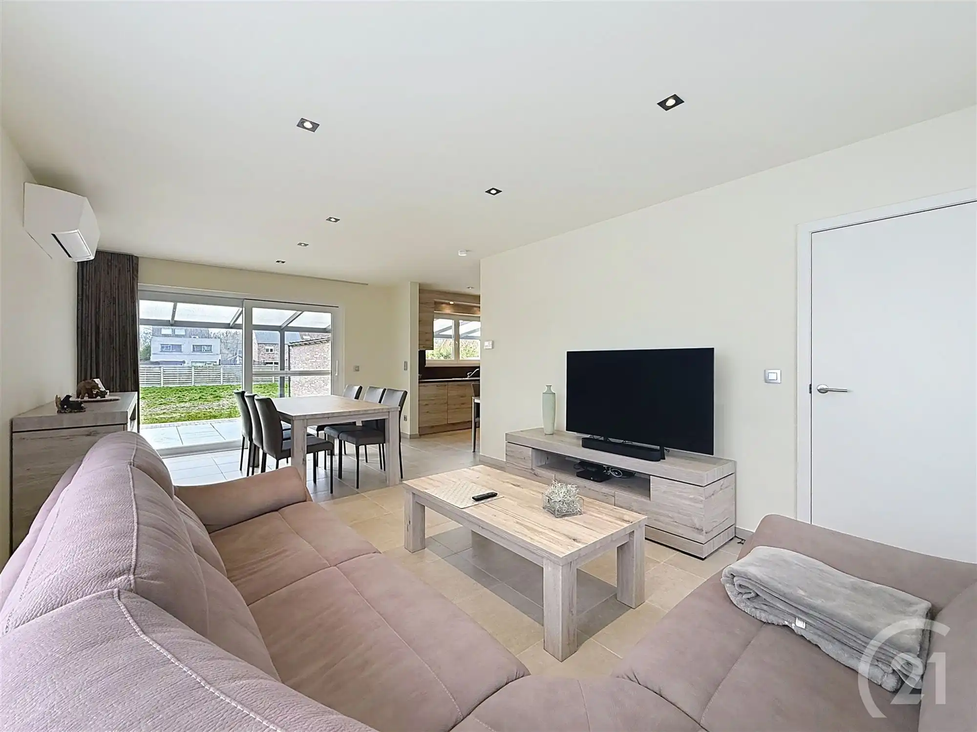 Aangename recente woning met 3 slaapkamers! foto 6