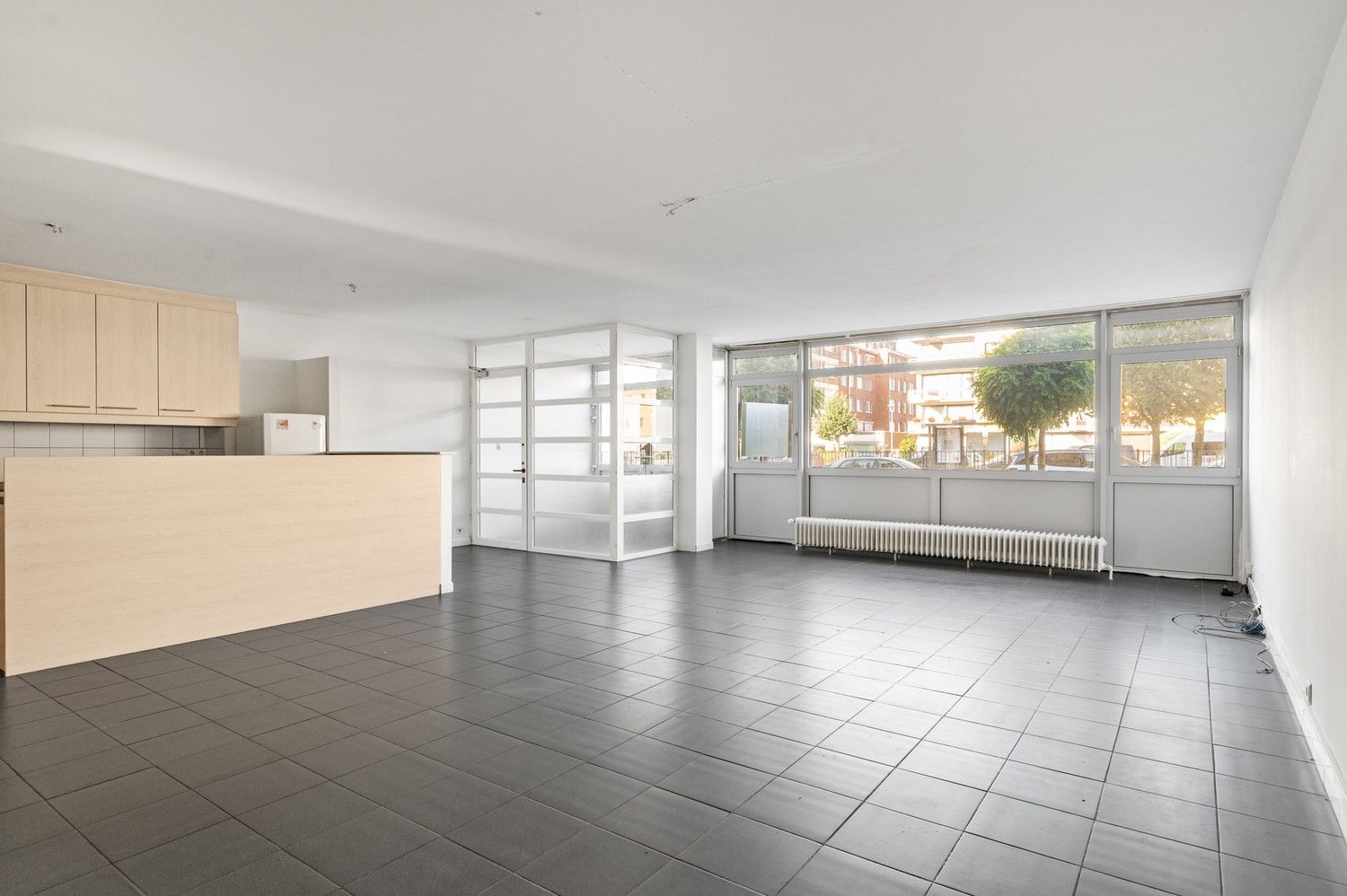 Ruim gelijkvloers appartement met 3 slaapkamers en terras in Deurne! foto 2