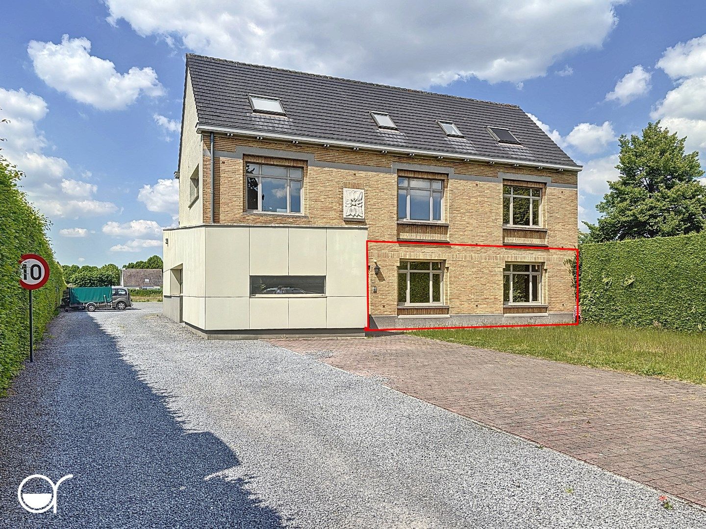 Meergezinswoning met 2 appartementen en kantoorruimte foto 3