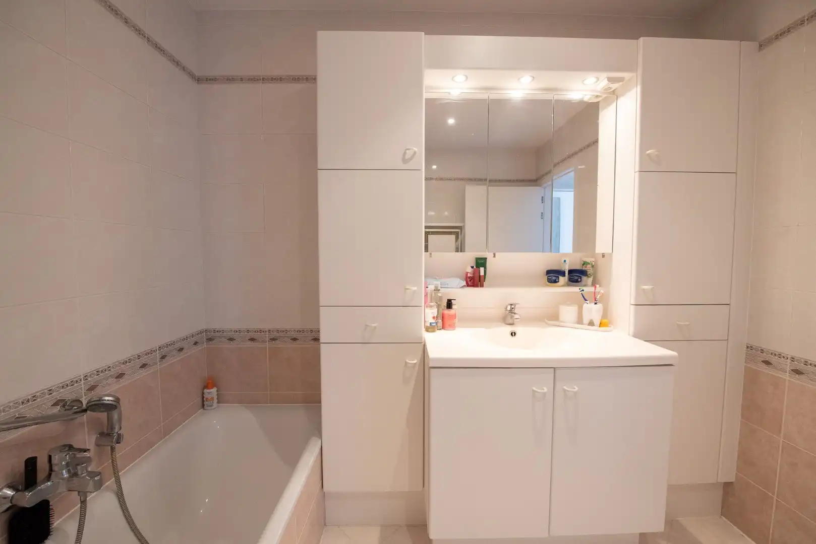 Ruim en verzorgd appartement in het centrum van Zulte! foto 11