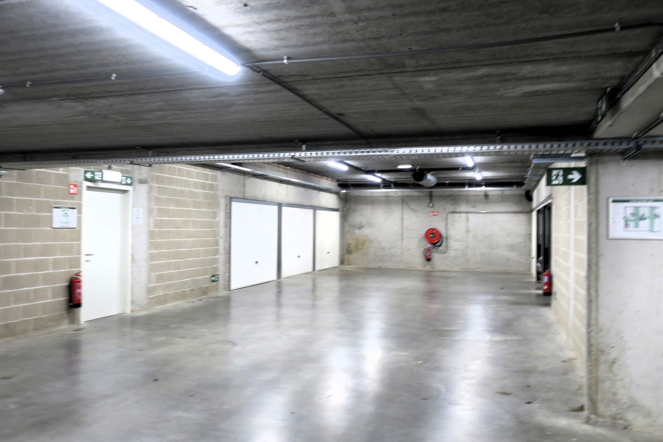 Nieuwbouwappartement met 1 slaapkamer, terras en garage foto 17