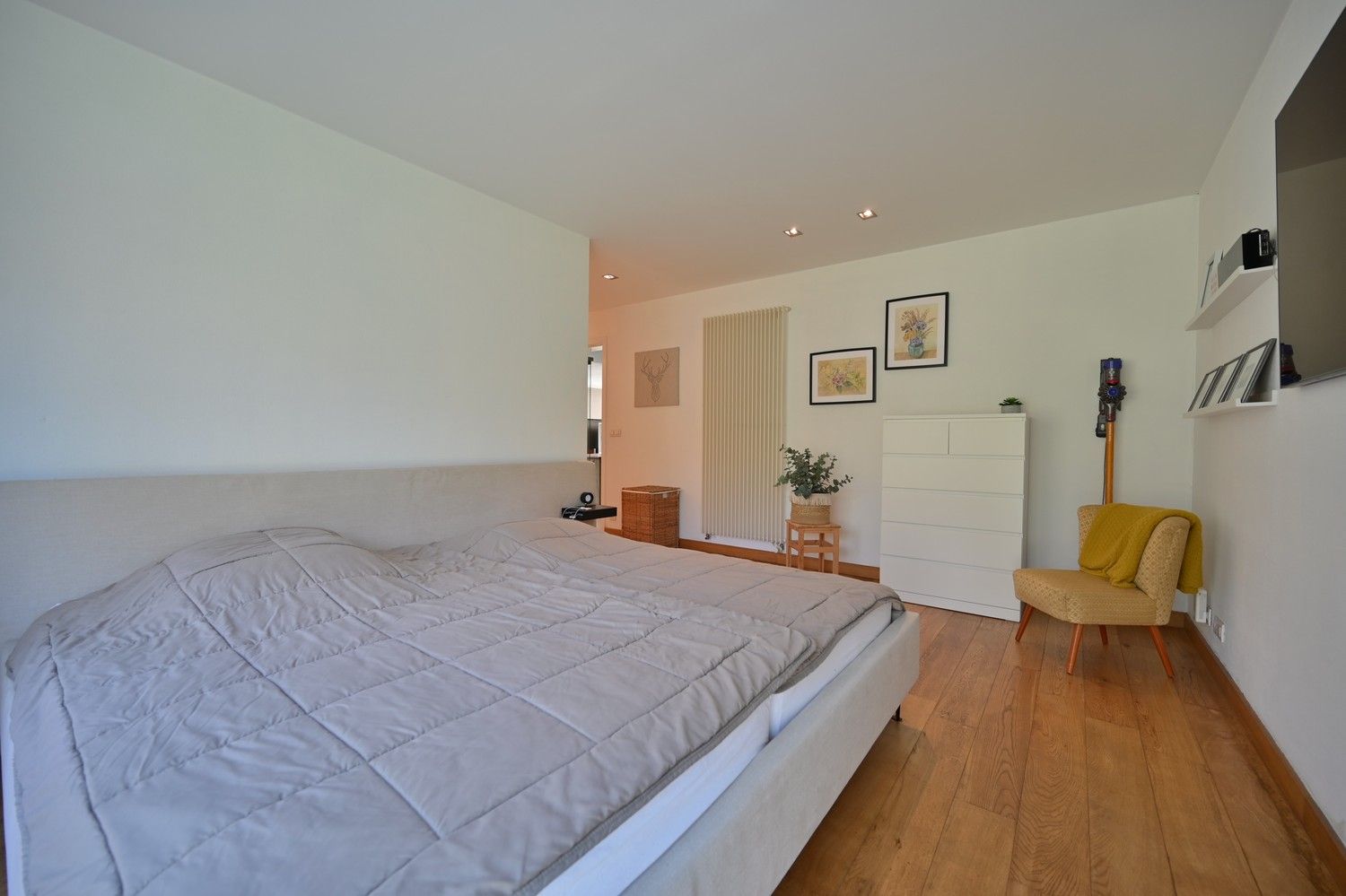 Moderne split-level bungalow met 4 slaapkamers en 2 badkamers, op prachtige bosrijke locatie te Lanaken-Neerharen foto 15