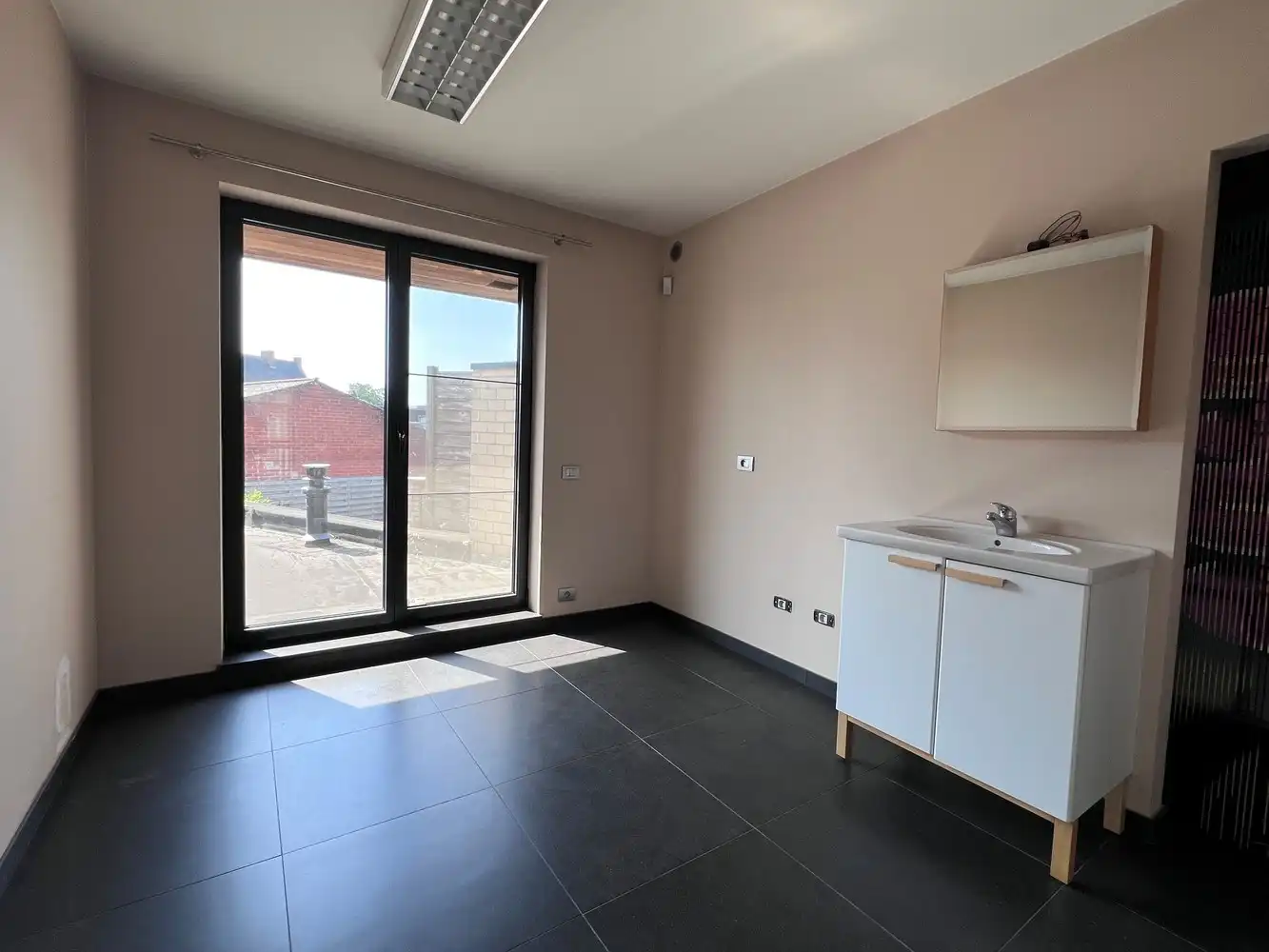 Instapklare woning met 5 slaapkamers en praktijk/kantoorruimte foto 12