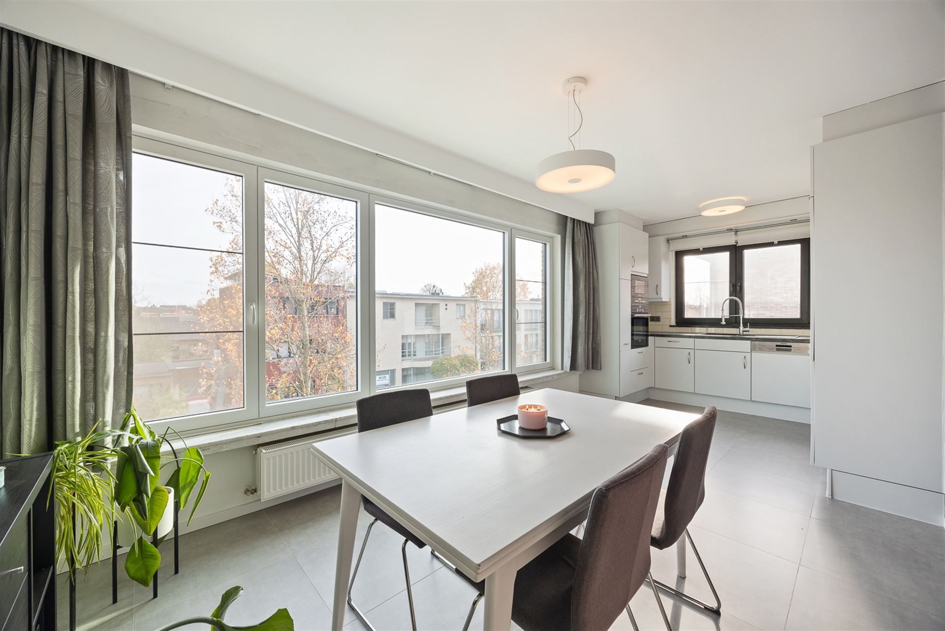 Instapklaar Appartement met 2 Slaapkamers, Terras en Garage foto 5