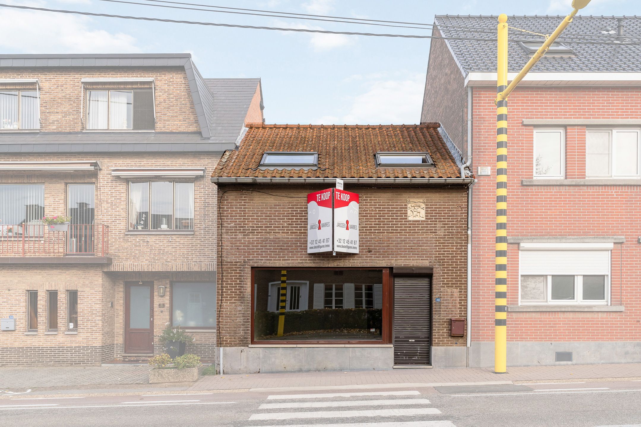 Handelspand met woonst foto {{pictureIndex}}