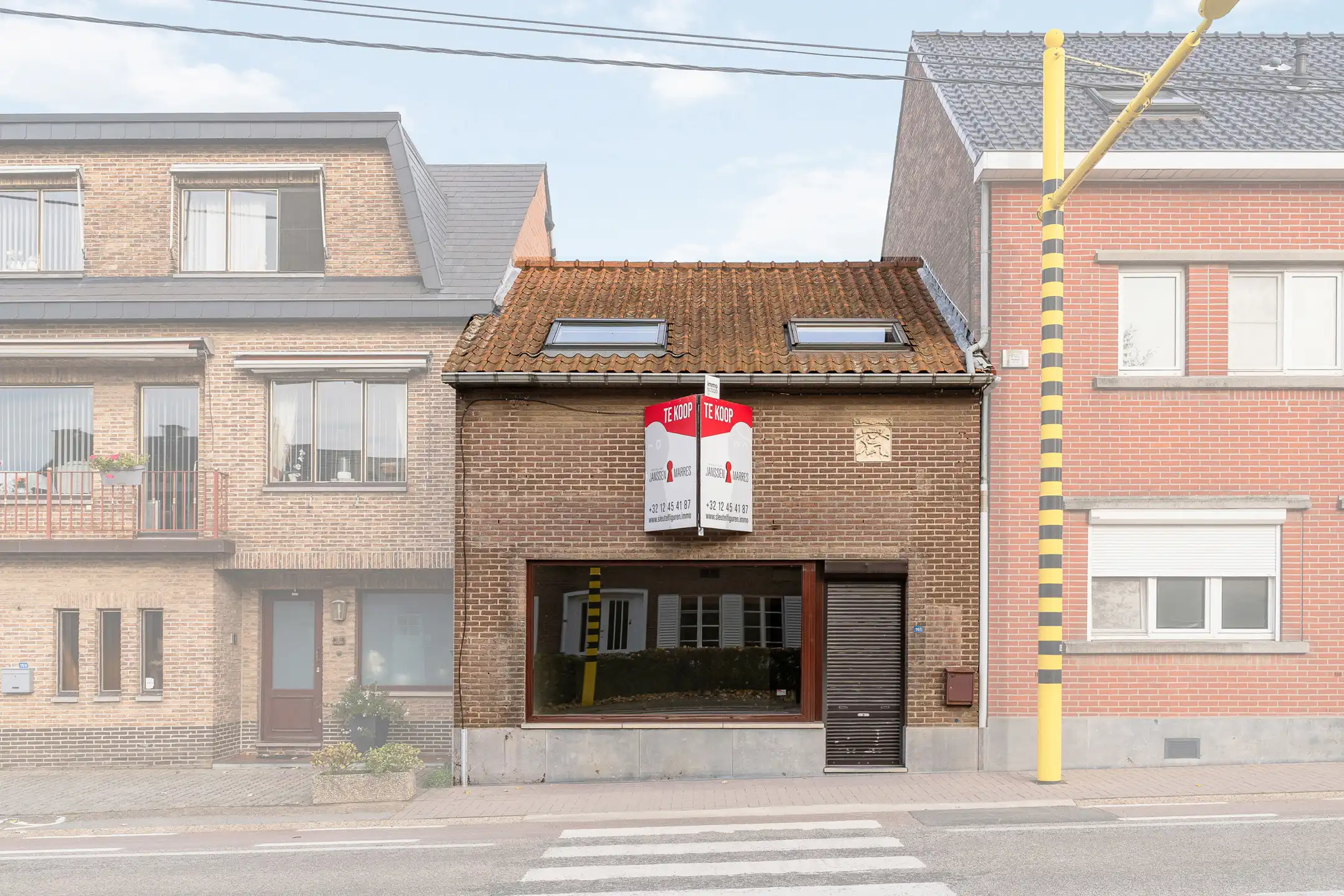 Handelspand met woonst foto {{pictureIndex}}