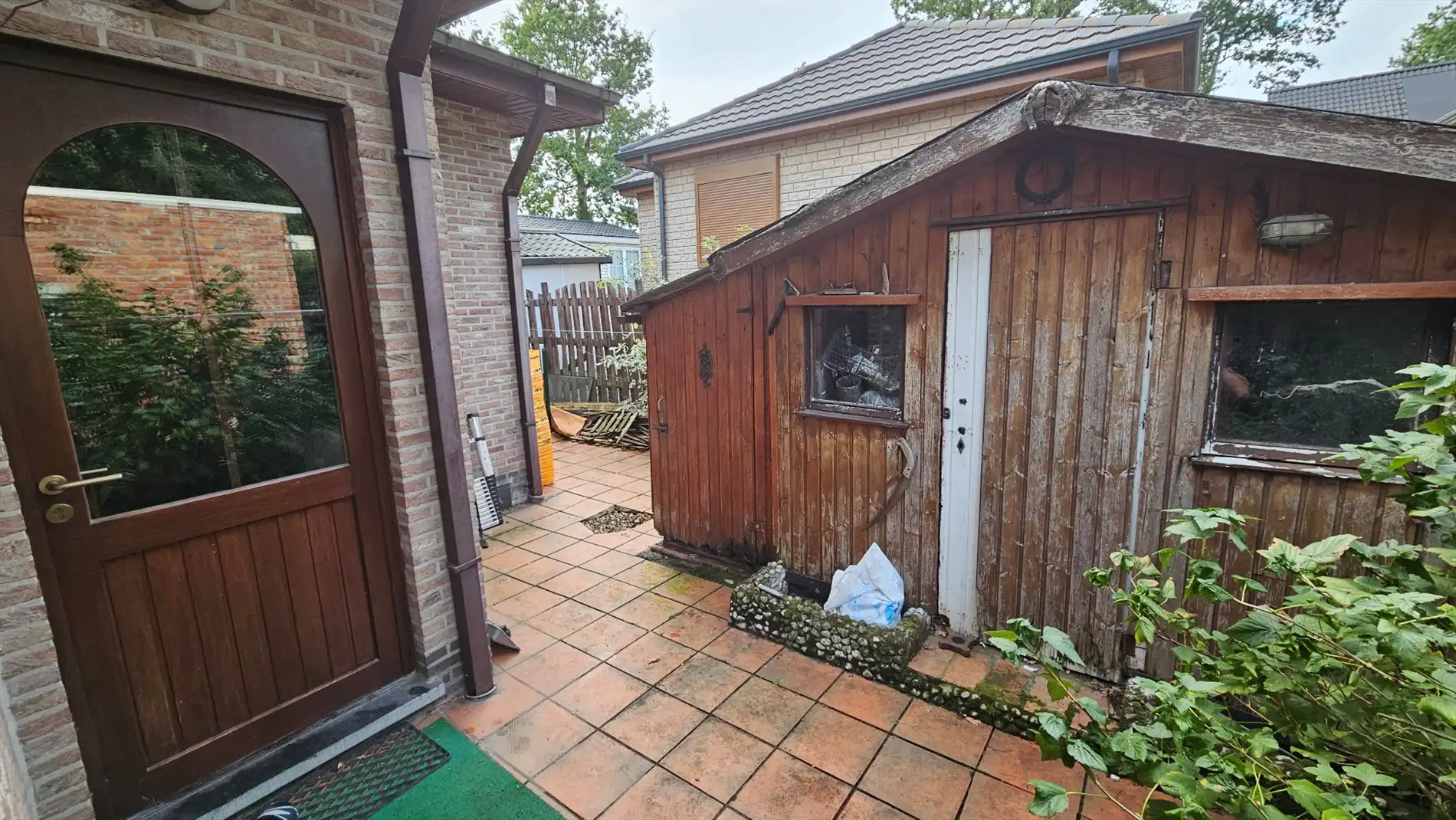 Knusse, op te frissen  bungalow met 2 slk's en voortuin  foto 10