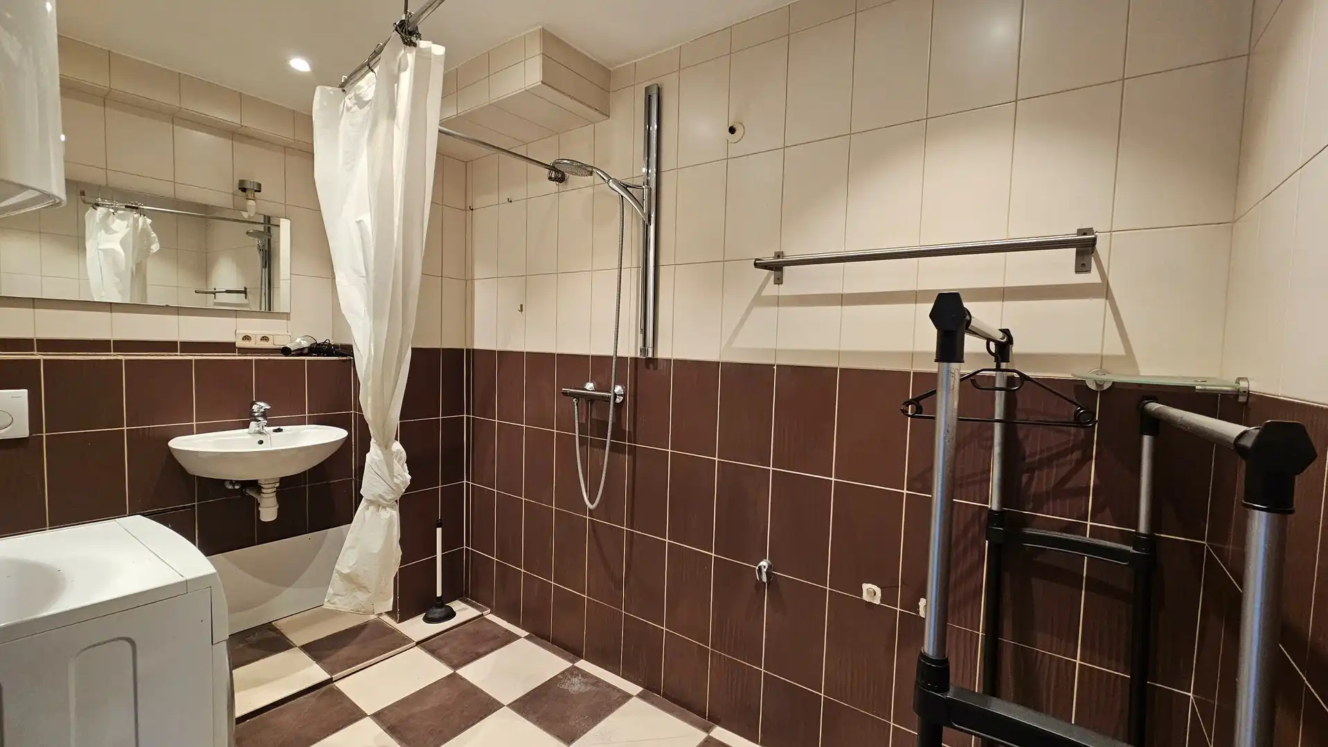 Gemeubelde studio aan het Centraal station foto 3